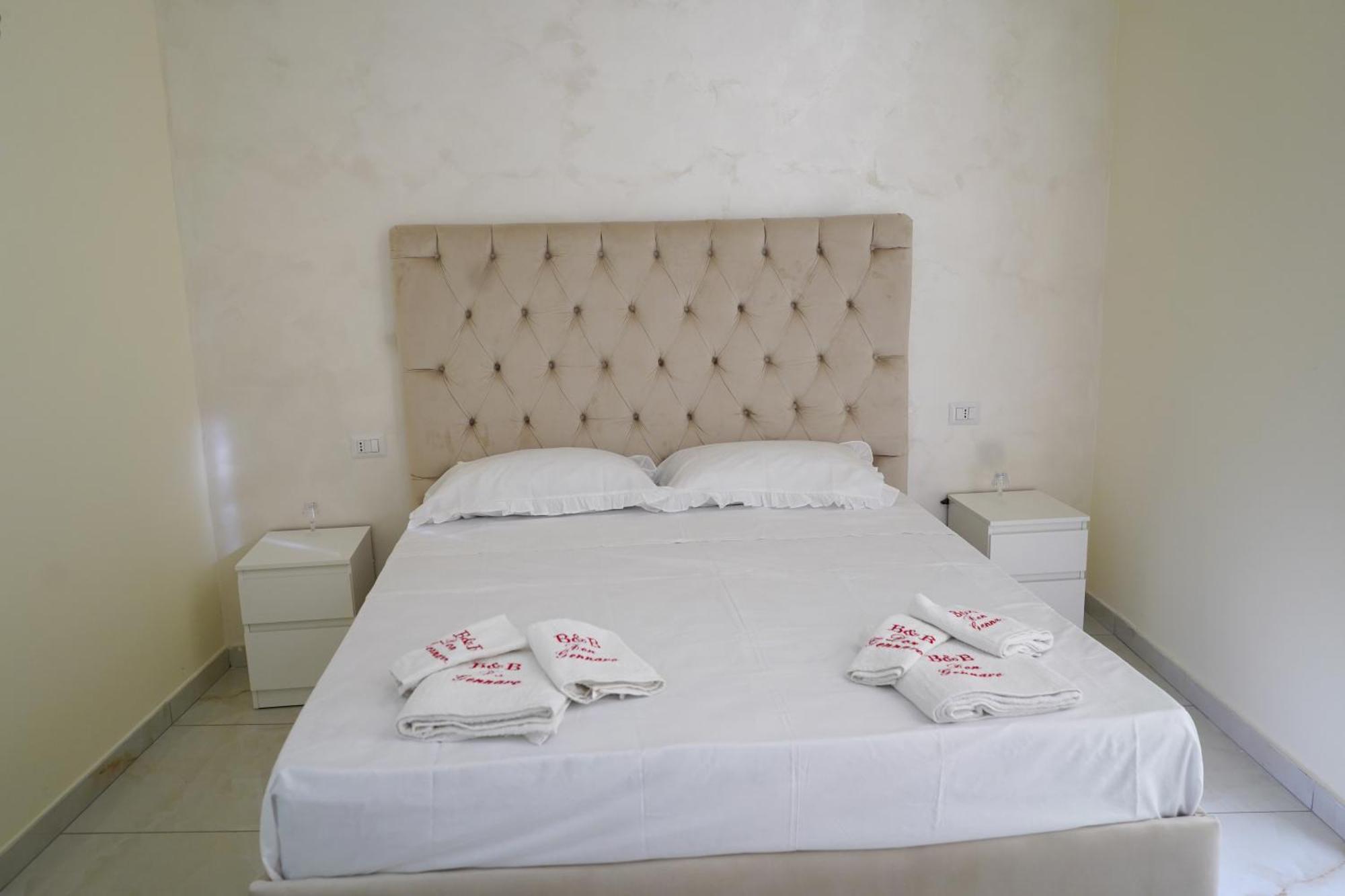 Beb Don Gennaro Bed & Breakfast Napoli Bagian luar foto